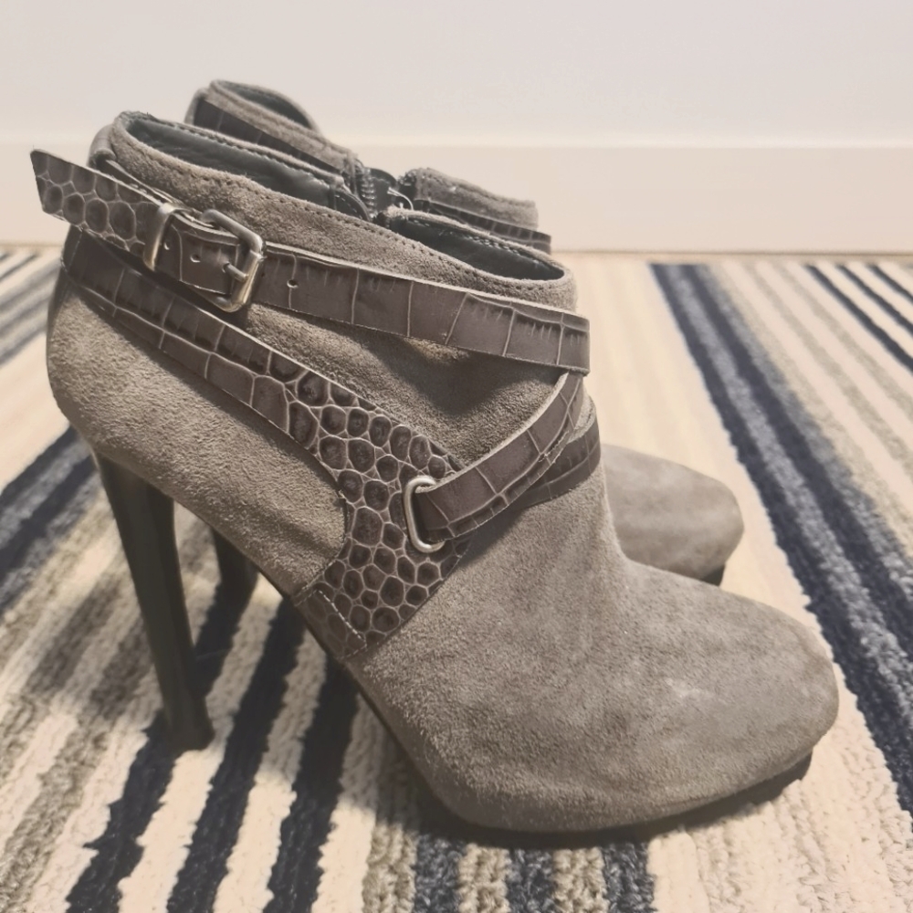 Guess boots